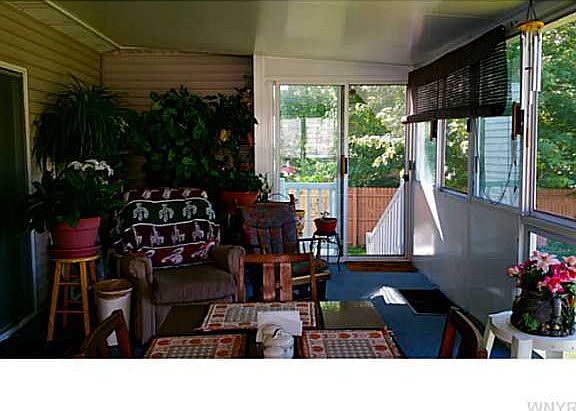 3rd image of 220 West Ave