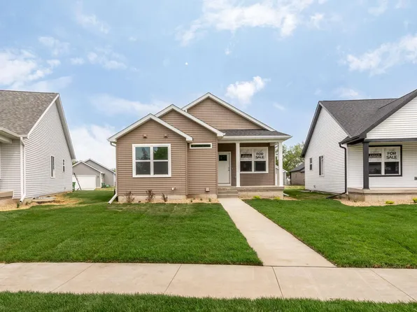 124 Axlewood Dr, Waterloo, IA 50701