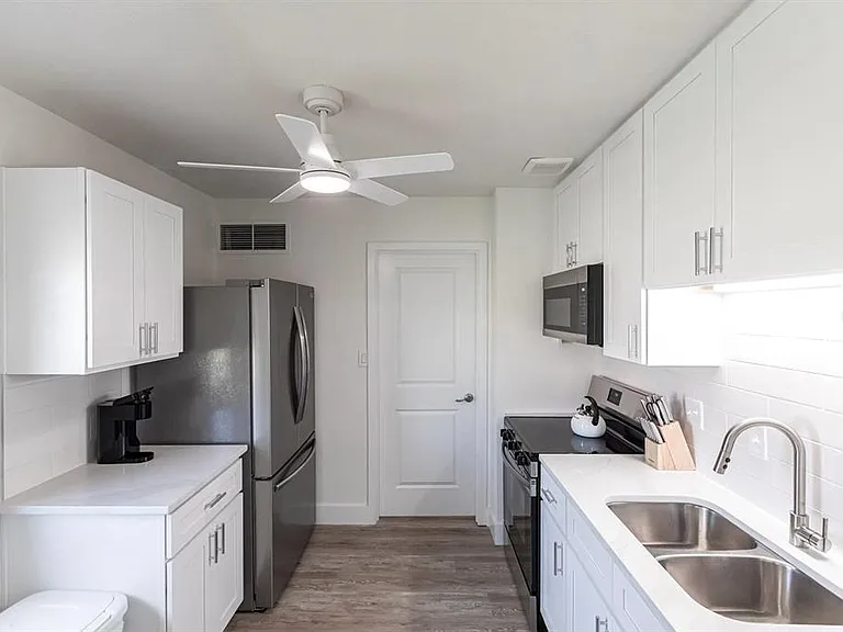 6020 Midnight Pass Rd #5 — Photo 10