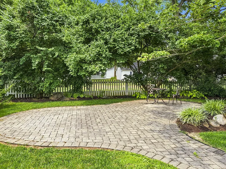 71 Forest Ave — Photo 8
