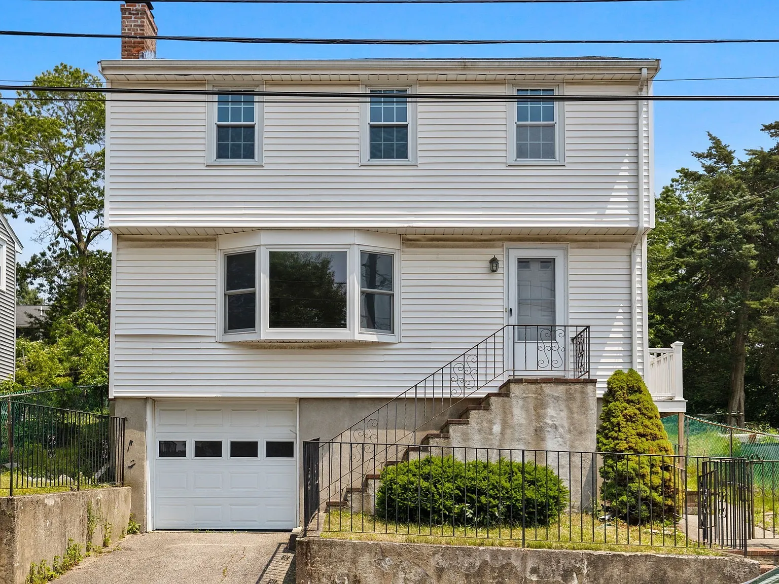 3 bed, 1.5 bath, 1372 sqft, $4,000 — Photo 1