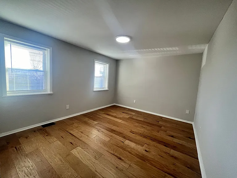 611 Old Elm St — Photo 10