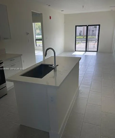 8167 NW 41st St — Photo 2