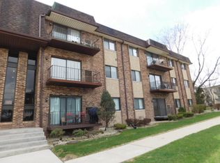 8901 S Roberts Rd APT 101, Hickory Hills, IL 60457