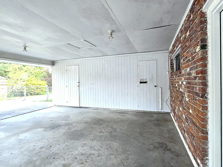 344 Burgess Pl — Photo 2