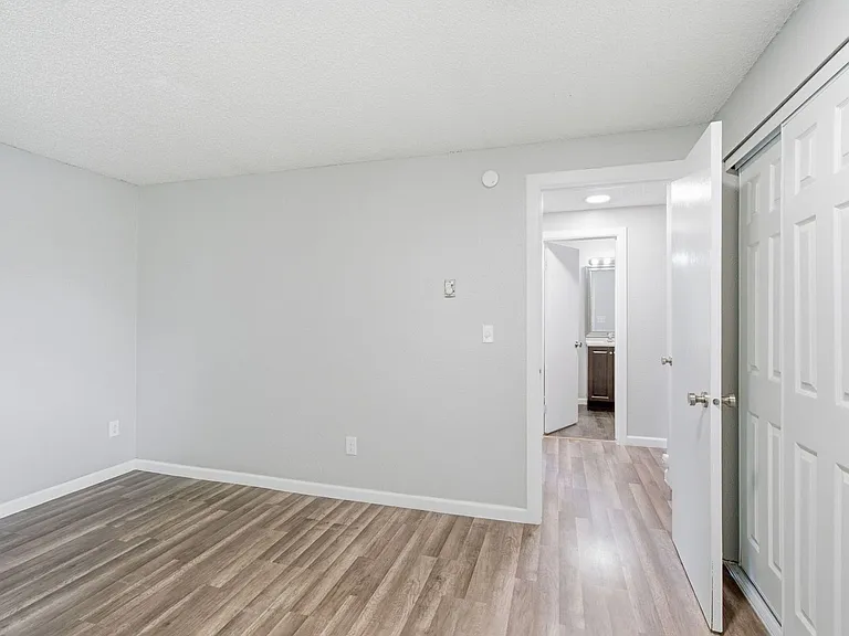 River Court Apartments - Updated Units With A View! — Photo 40