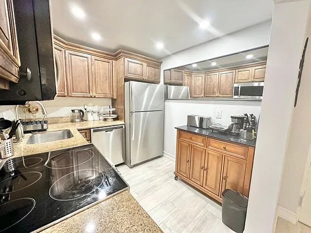2 bed, 936 sqft, $2,600 — Photo 2