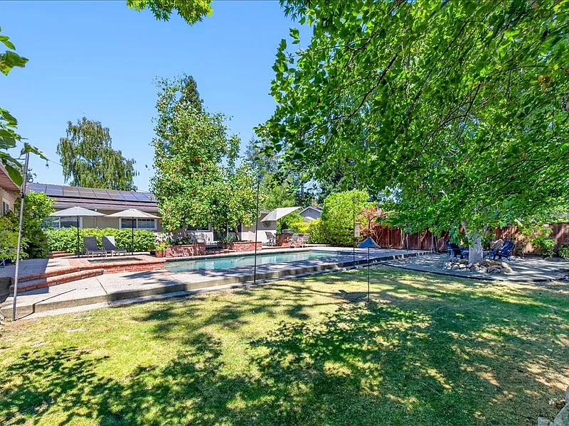 5 bed, 2676 sqft, $8,000 — Photo 2