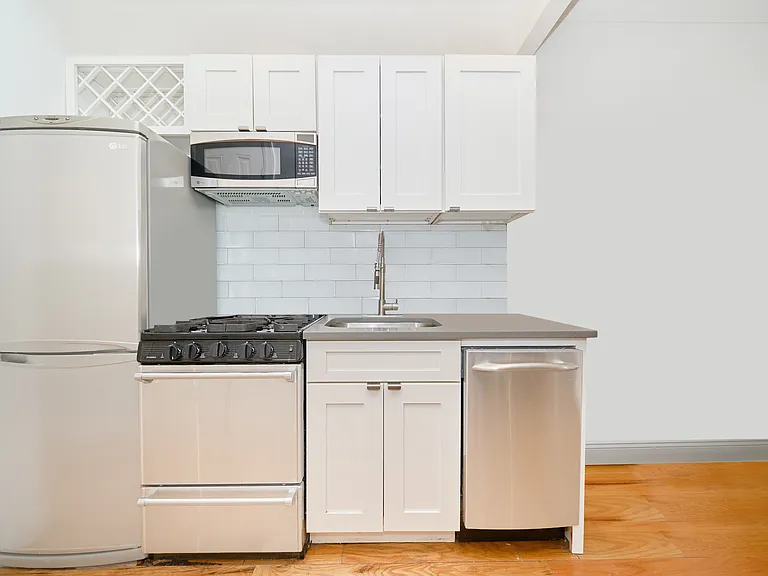 319 E 78th St #2A — Photo 3