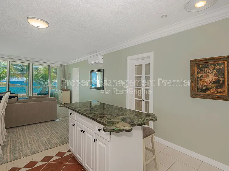1041 Hillsboro Mile #2 — Photo 3