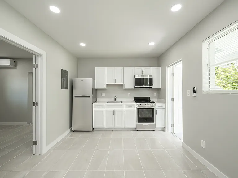 818 Elizabeth St #1 — Photo 1