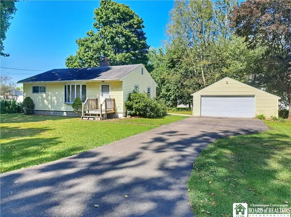 16 Maple St, Frewsburg, NY 14738