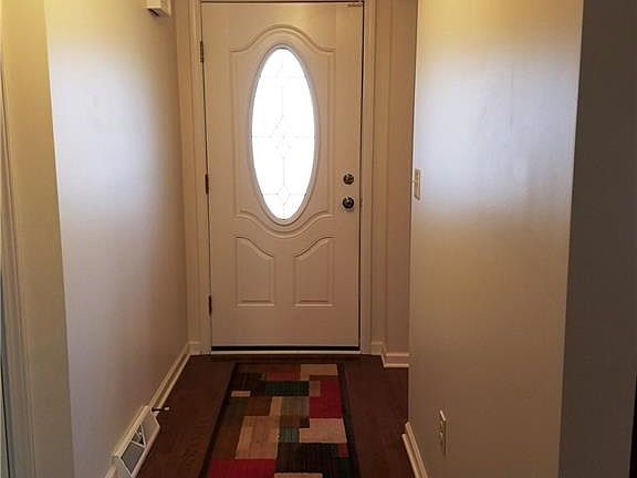 2nd image of 25 Blossom Wood Ln