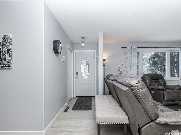 2nd image of 22 Saint Lawrence Cres
