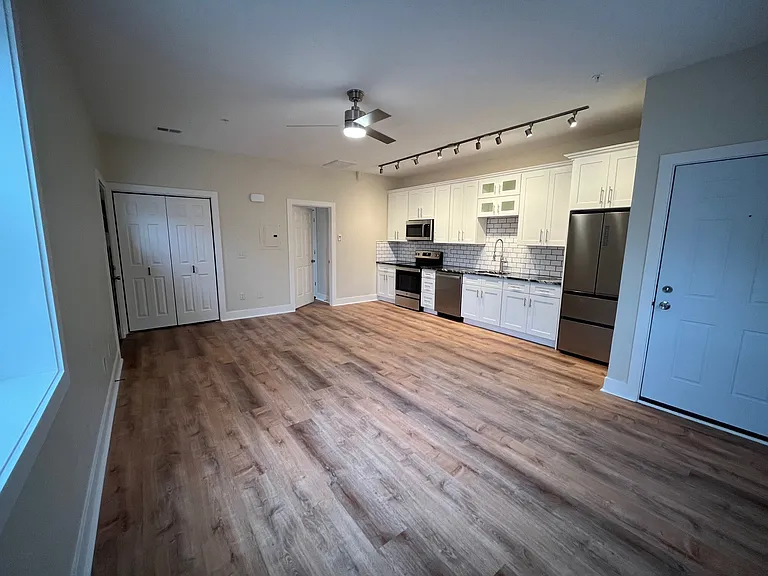 200 Amber St — Photo 20