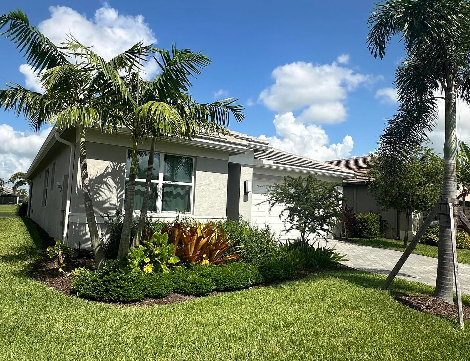 3 bed, 2.0 bath, 1753 sqft, $3,200 — Photo 2