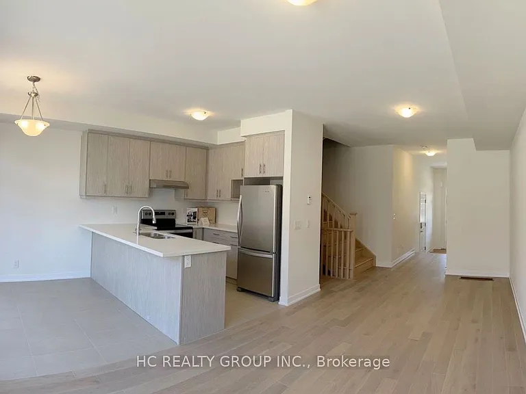 38 Harvey Bunker Cres — Photo 4