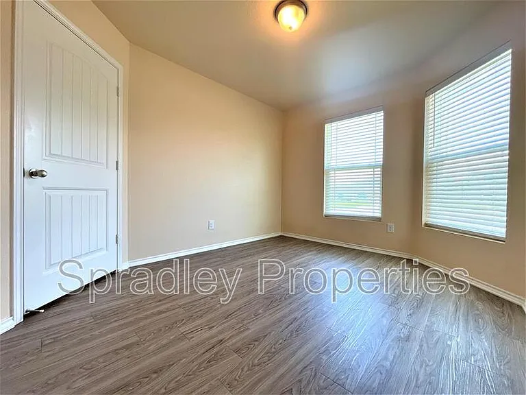 2214 Justice Dr — Photo 6