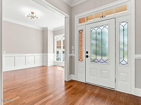 3rd image of 2 Augusta Drive