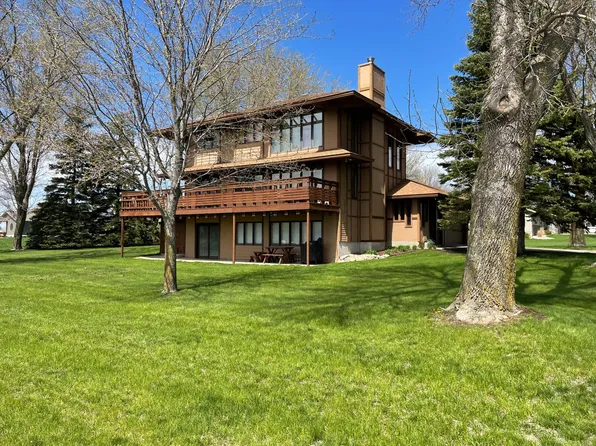 1006 S Elm St, Lamberton, MN 56152