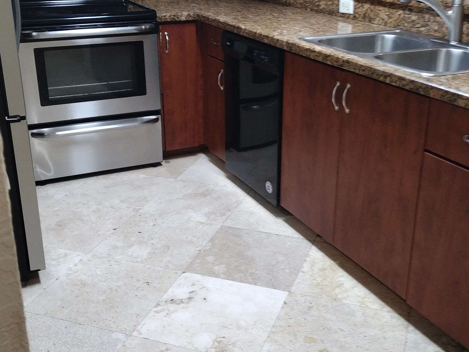 3 bed, 2.5 bath, 1512 sqft, $3,200 — Photo 2
