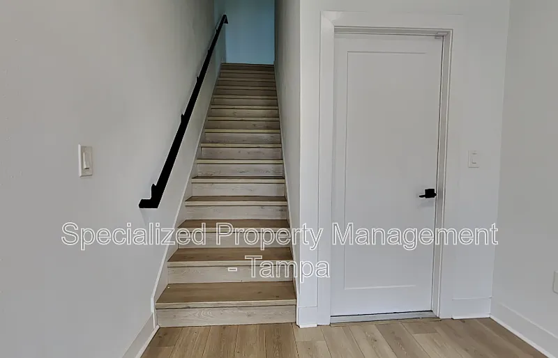 4 bed, 4.0 bath, 2141 sqft, $3,750 — Photo 4