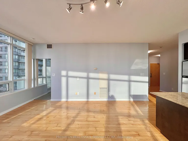 65 Bremner Blvd #1910 — Photo 9