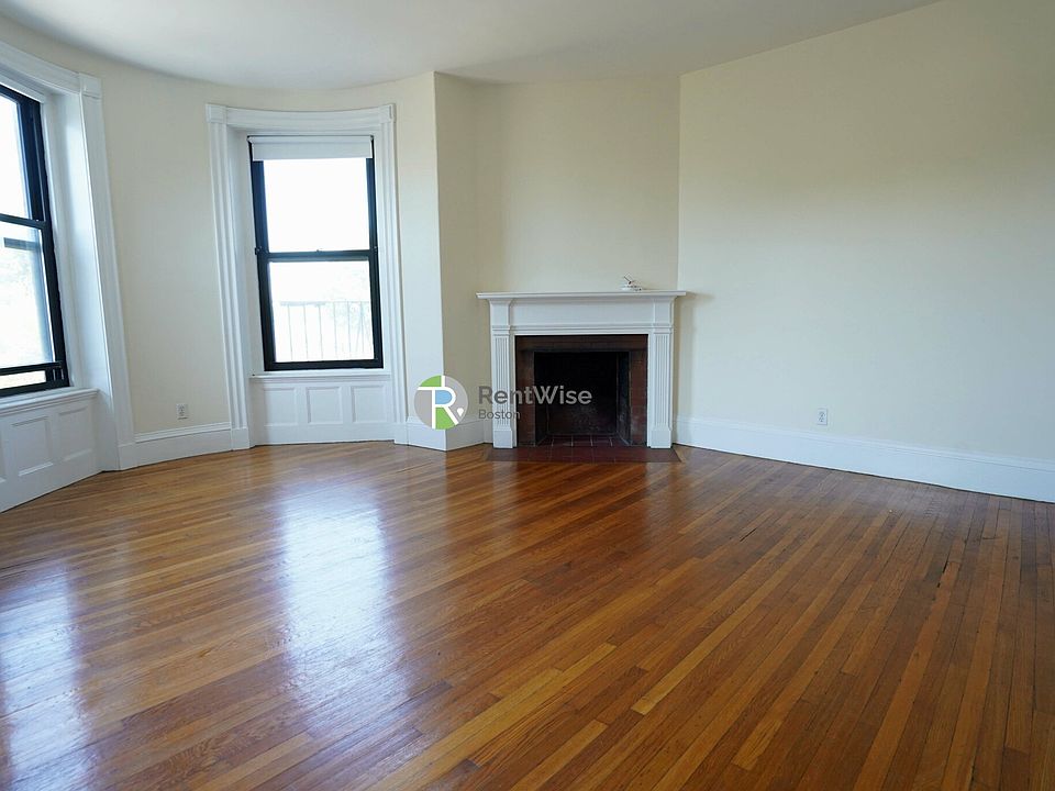 1st image of 504 Beacon St APT 36