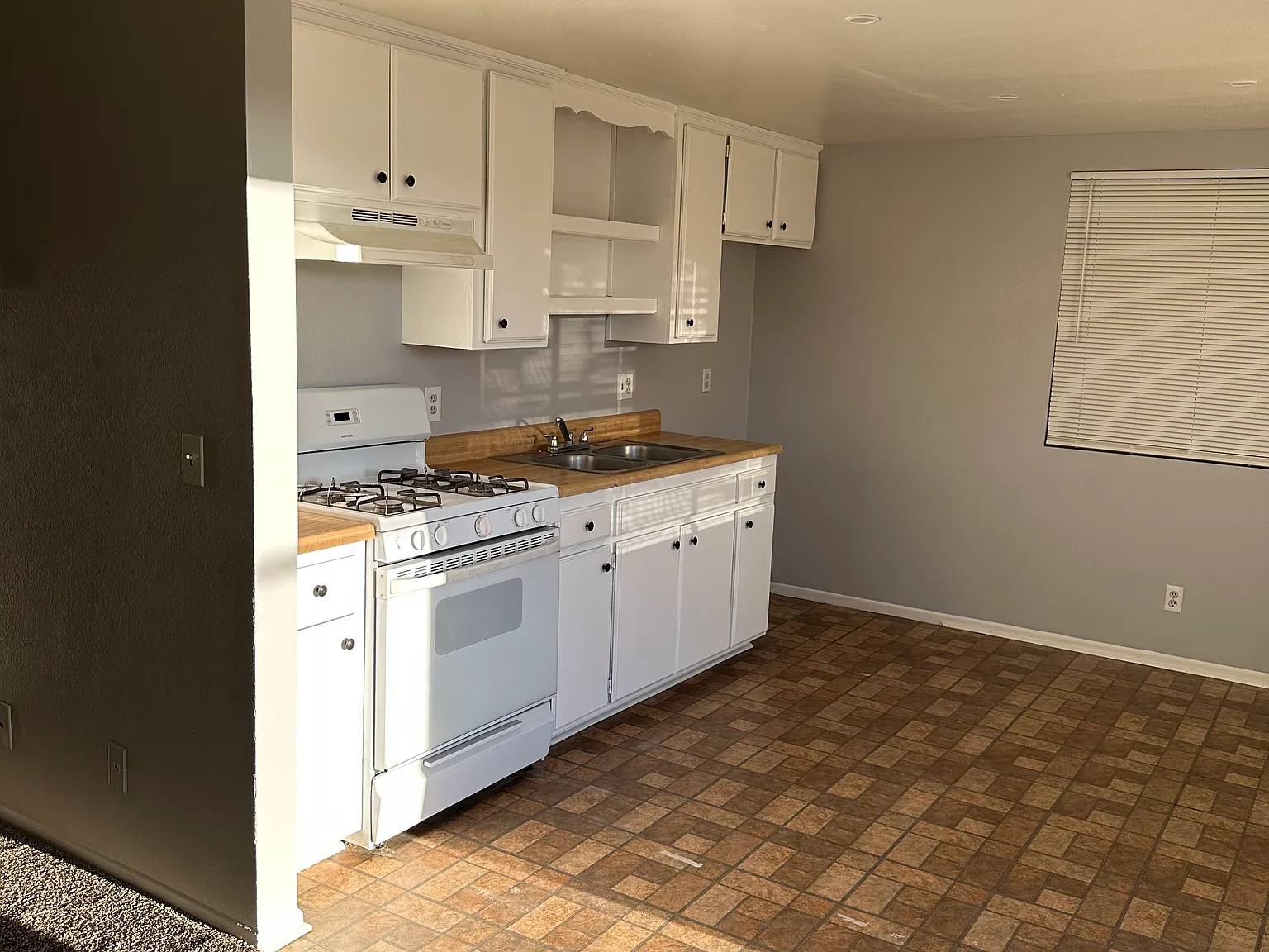2 bed, 950 sqft, $1,775 — Photo 4