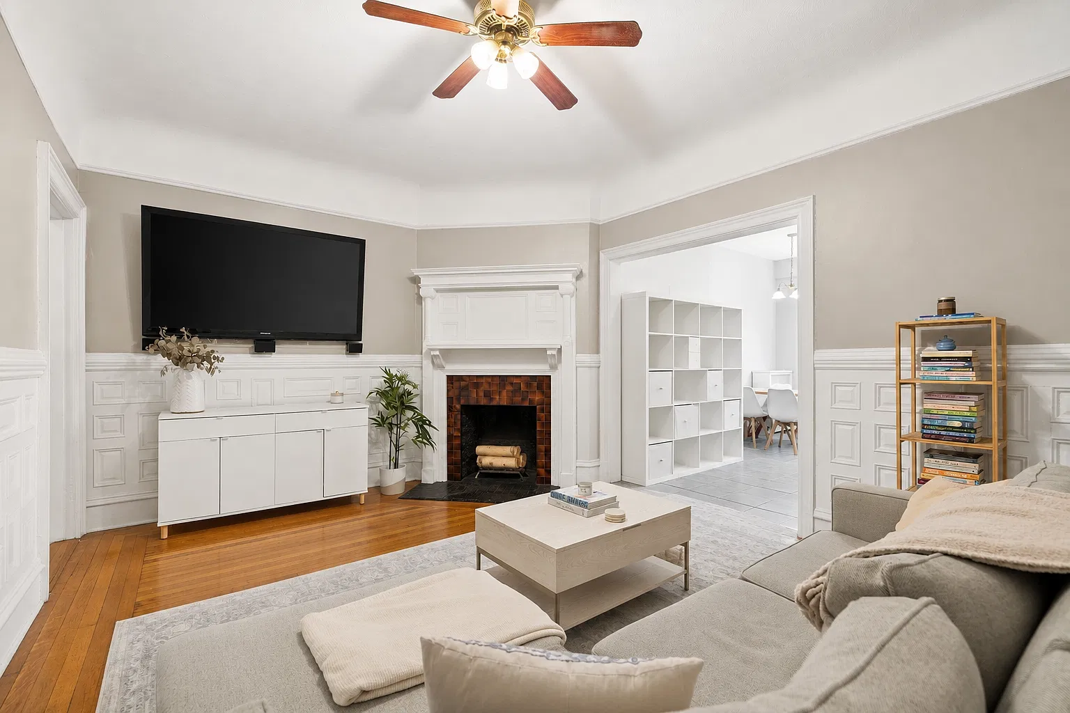 2 bed, 854 sqft, $4,000 — Photo 1