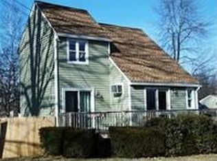 40 Pine Hill Ave, Manchester, NH 03102