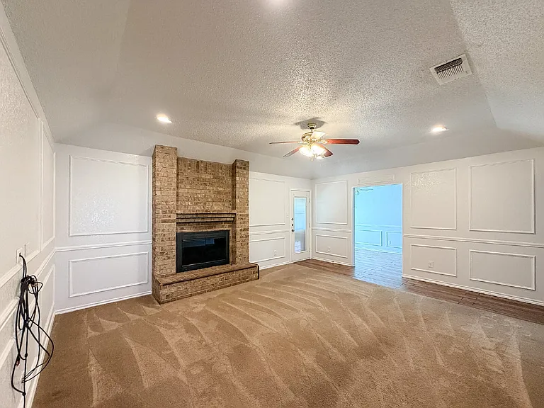701 Daniels Dr — Photo 6