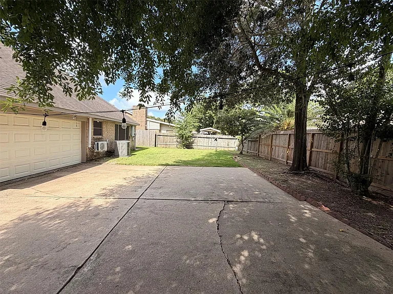 22118 Fincastle Dr — Photo 41