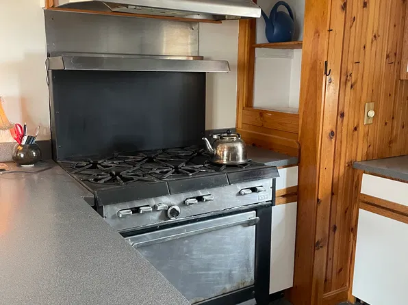 1042 Washington St #2, Gloucester, MA 01930