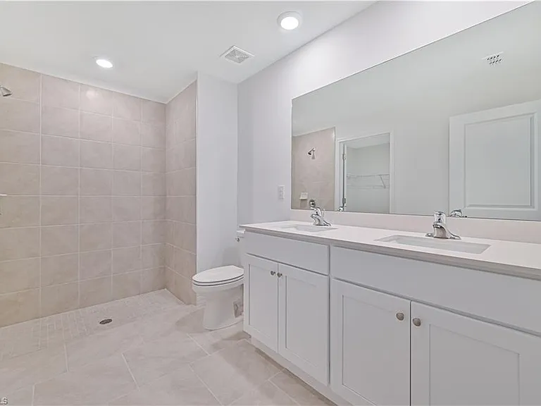 2901 SW 18th Pl — Photo 5