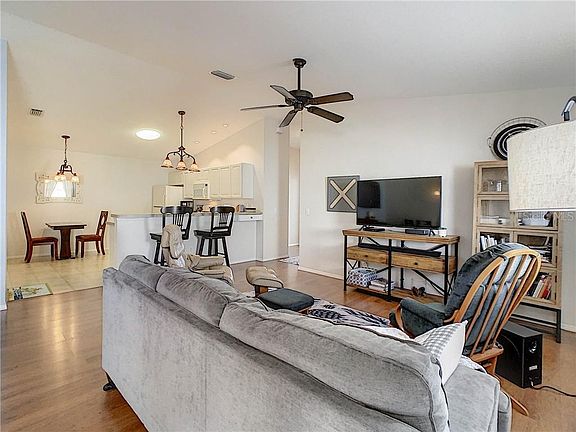 5th image of 276 Starr Ln