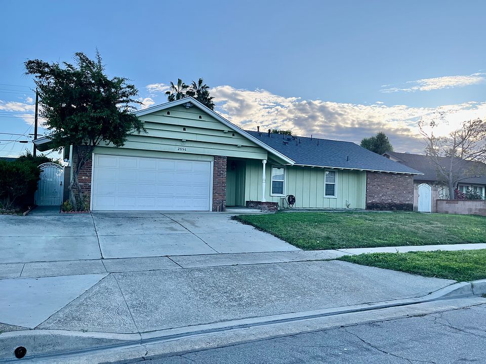 3-car driveway