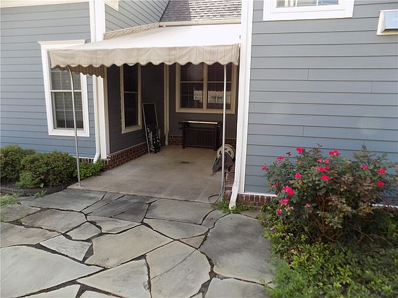 5th image of 242 Riverfront St