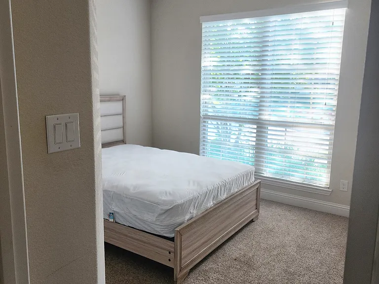 813 Warwick Blvd — Photo 14