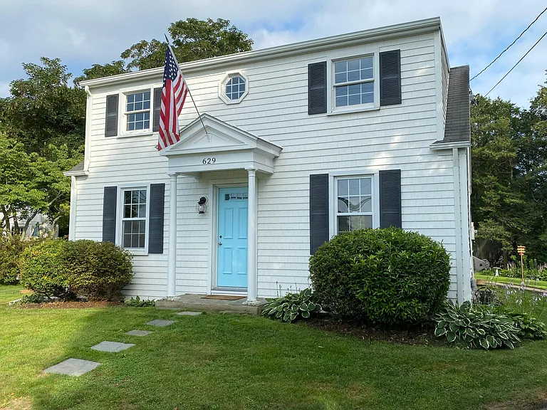 629 E Main Rd — Photo 1