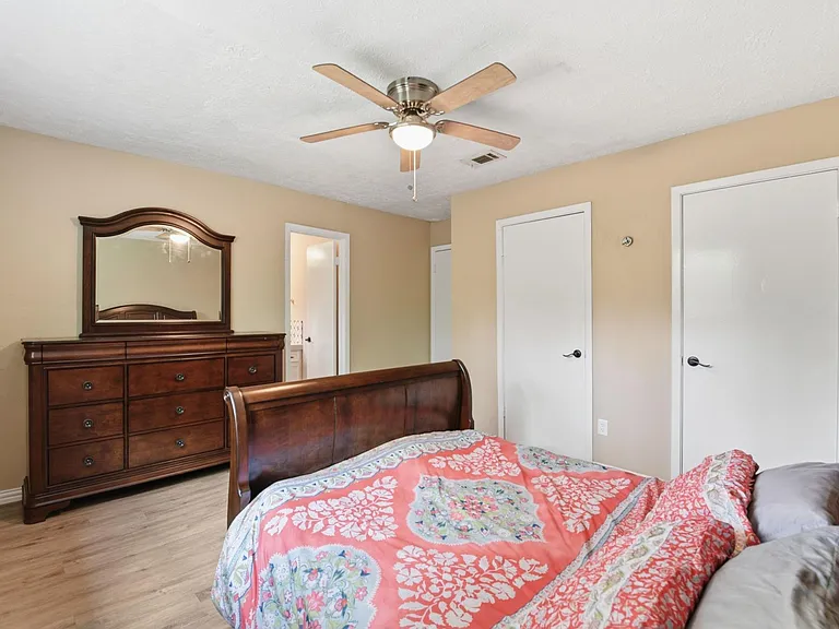 3008 Hunnington Dr — Photo 12
