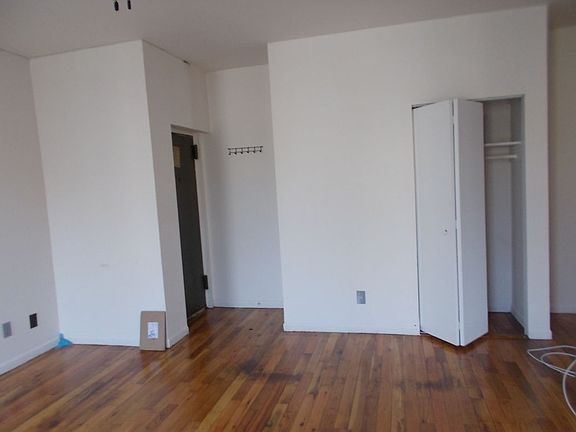 5th image of 586 Prospect Pl #D4