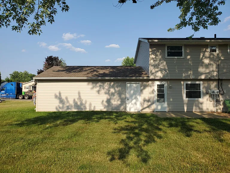 1447 Ellwood Ave SW — Photo 9