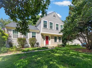 8 Worthington Ct, Sterling, VA 20165