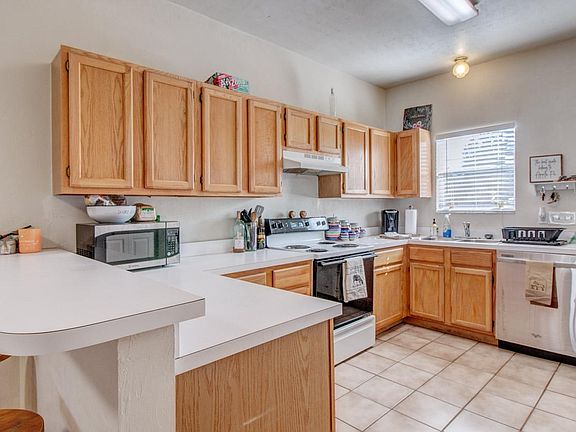 4th image of 1017 SW 1st Ave APT 1