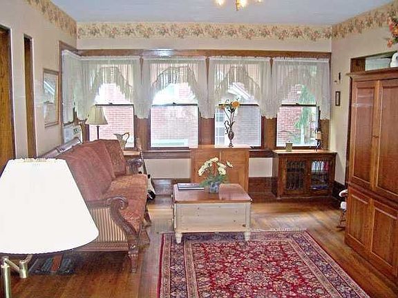 4th image of 75 W Church St