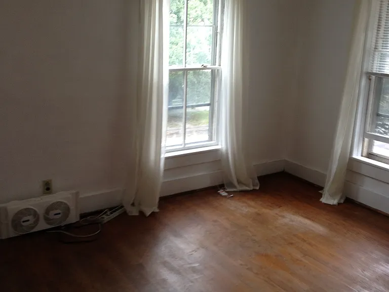 207 Linn St #2 — Photo 8