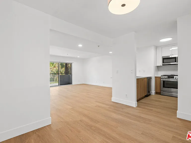 16100 W Sunset Blvd #201 — Photo 13