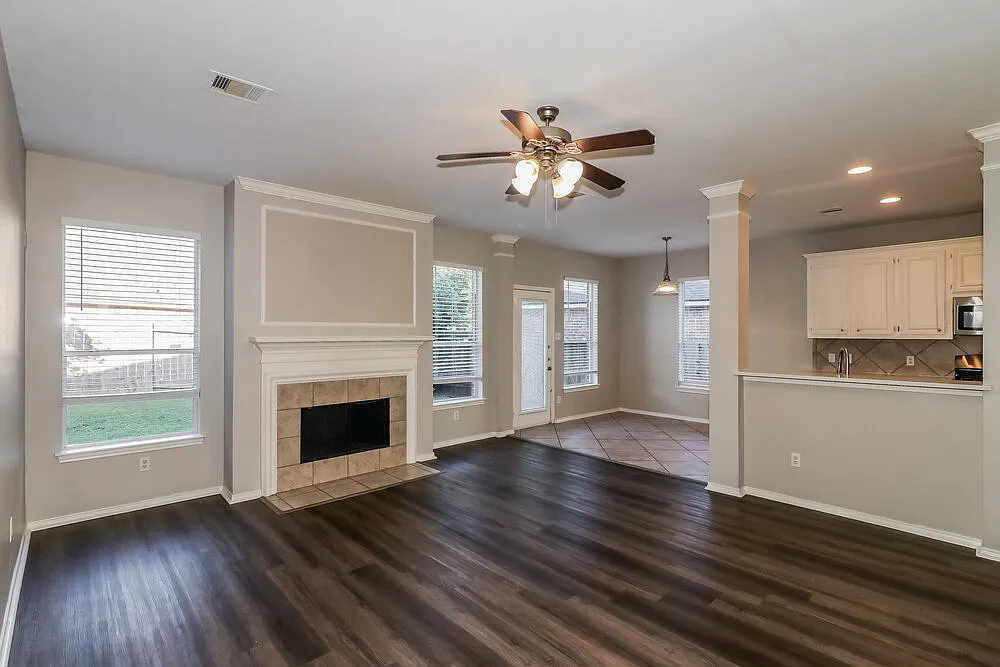 4 bed, 2.5 bath, 2430 sqft, $2,130 — Photo 4
