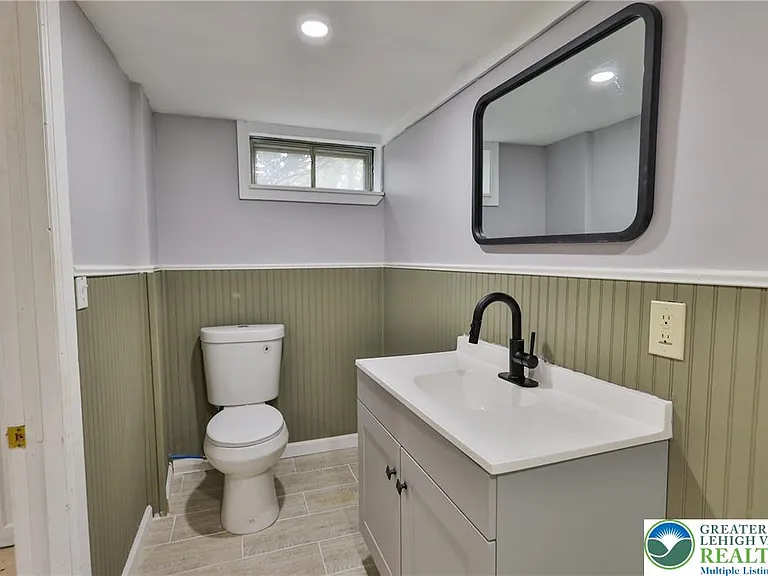336 E Market St — Photo 16